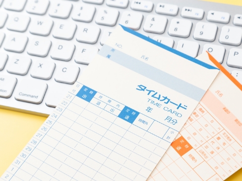 会社に出勤・タイムカード